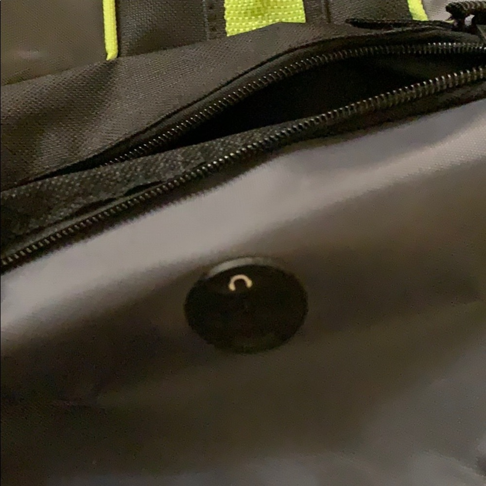 Metro backpack (never worn) - Picture 3 of 4